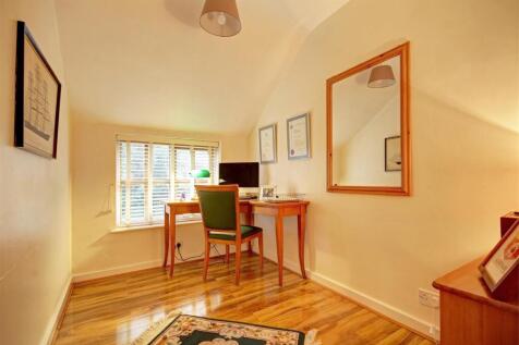 Bedroom / study