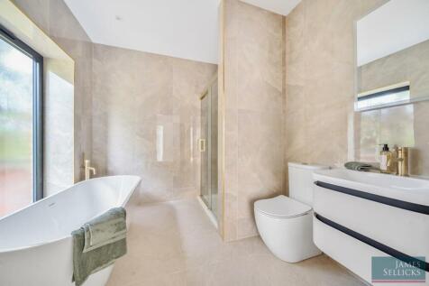 En-Suite Bathroom