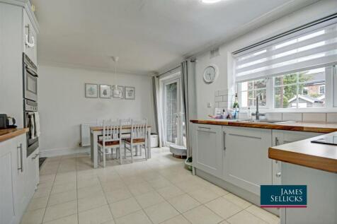 Dining kitchen