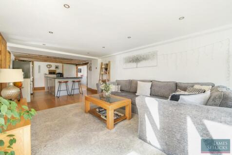 Sitting Room/Kitchen