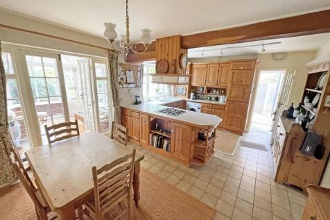 Dining kitchen