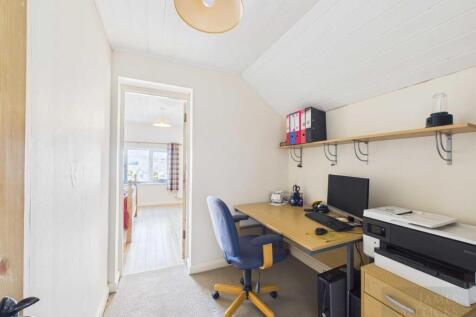 Office/dressing room
