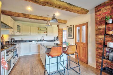 019 kitchen.jpg