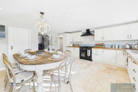Open plan dining kitchen