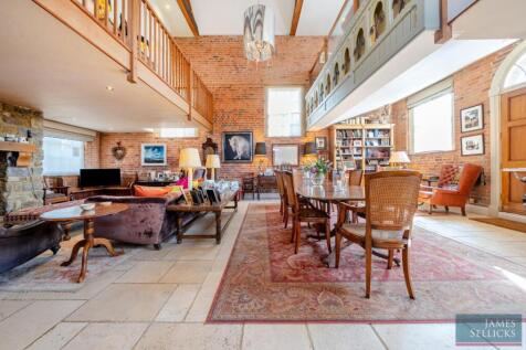 Open plan reception room