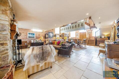 Open plan reception room