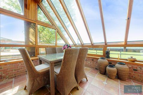 Cedar sunroom with fabulous panoramic countryside 
