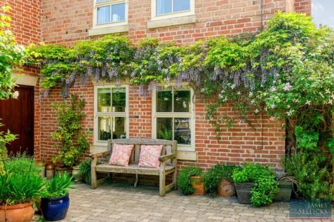 Patio entertaining area