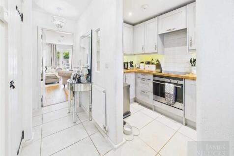 Entrance hall/kitchen