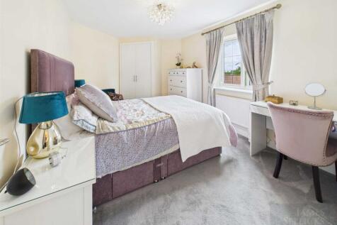 Principal bedroom