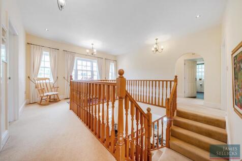 Spacious Galleried Landing