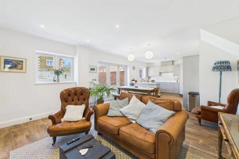 Open plan kitchen, family/diner