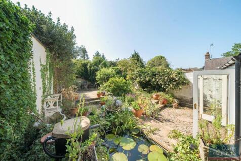 Rear cottage garden