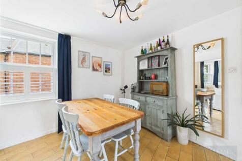 Open plan sitting and dining room