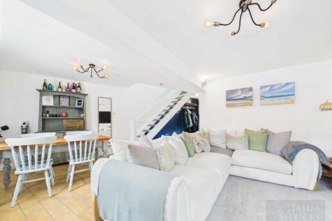 Open plan sitting and dining room