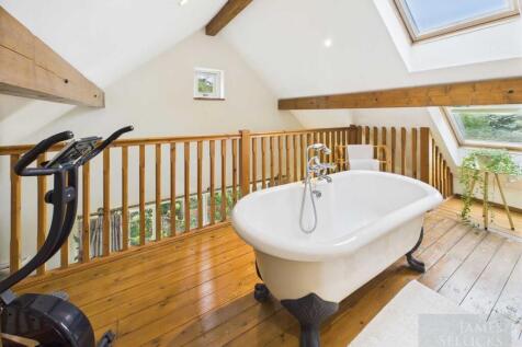 Mezzanine Bathroom