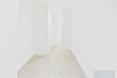 Master Bedroom Dressing Area