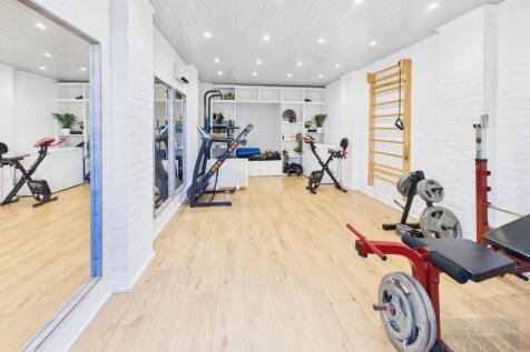 Gym (converted garage)