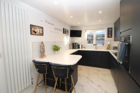 Breakfasting Kitchen