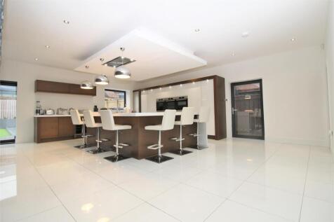 Breakfasting Kitchen and Living Room
