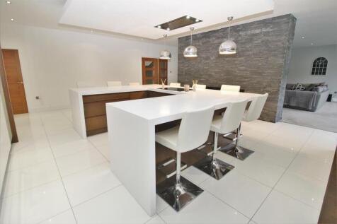 Breakfasting Kitchen and Living Room