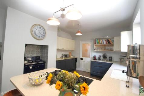 Breakfasting Kitchen