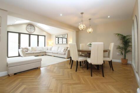 Open Plan Breakfasting Kitchen/Dining/Sitting Room