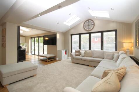 Open Plan Breakfasting Kitchen/Dining/Sitting Room