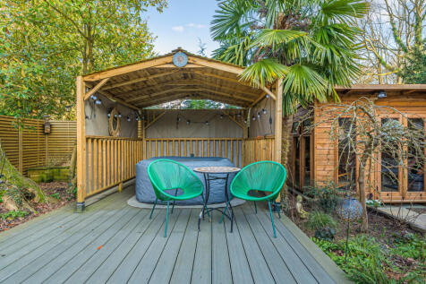 Decking Pergola