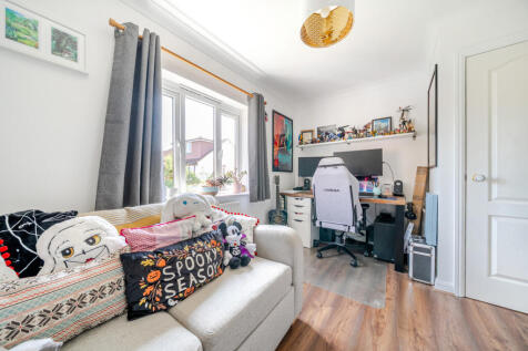 Bedroom 2 (2)