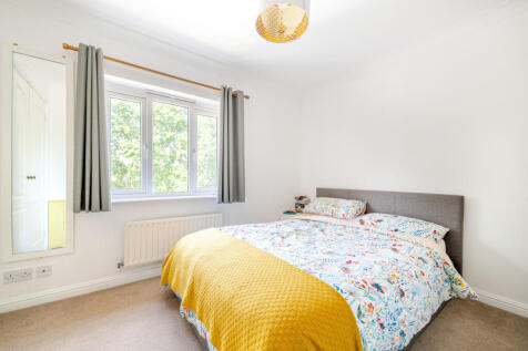 Bedroom 1 (2)