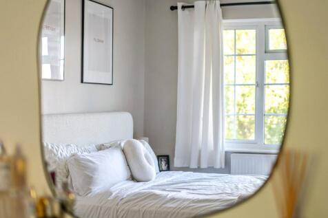 1373311-7-690098f...