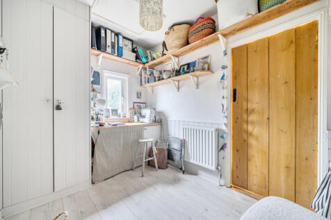 1373697-6-690243f...