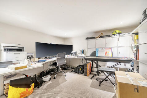 1373697-2-6902439...