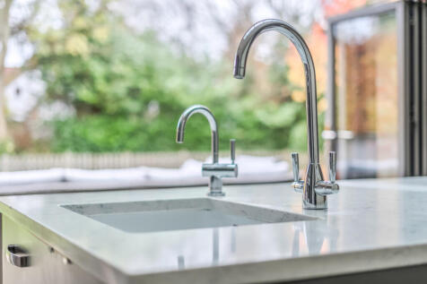 1375424-15-690e04...