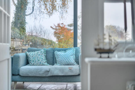 1375929-32-690e1f...