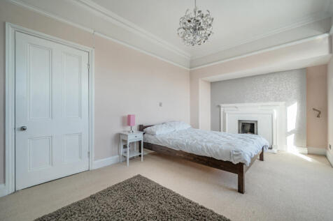 1373662-10-6900d2...