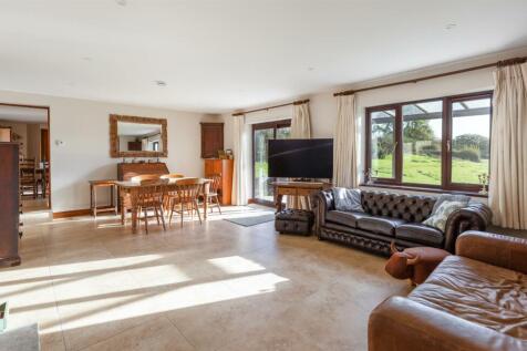 Swallow - Sitting Room/Dining Area