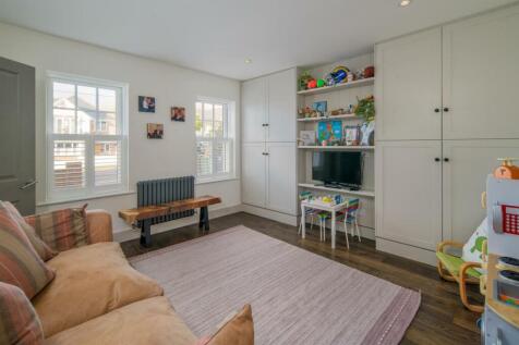 Snug/Playroom