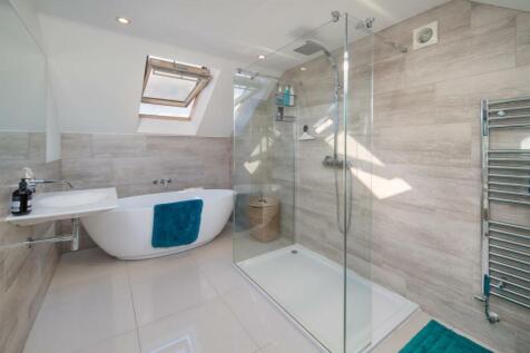 Bathroom to Main Bedroom