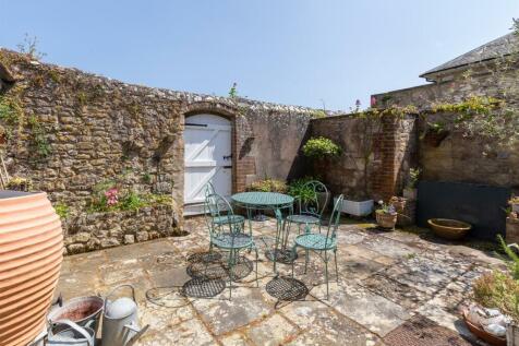 Kitchen Courtyard