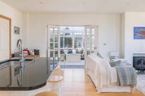 Kitchen/ Living Room
