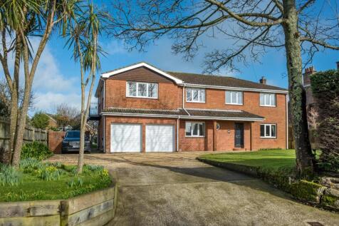 Front Elevation &amp; Driveway (2)