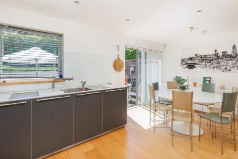 Kitchen/ Dining Room
