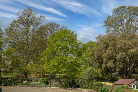 View towards Northwood Park to rear