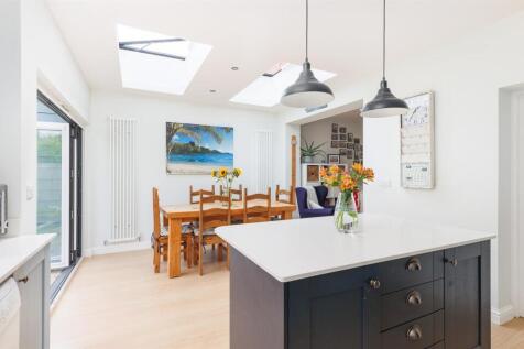 Kitchen/ Dining Area