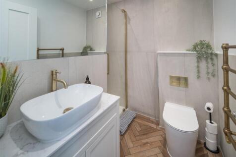 Shower Room En-Suite