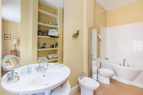 Ensuite to Bedroom 1