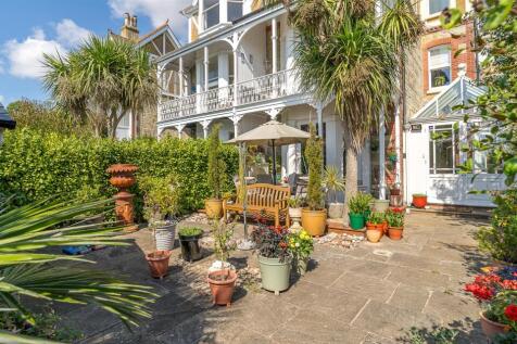 Front   Paved Garden