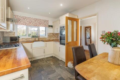 Kitchen/ Dining Area